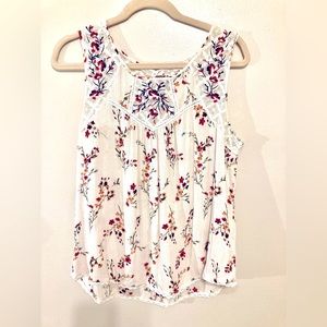 Mason & Belle
Tempesta Lace Detail Blouse